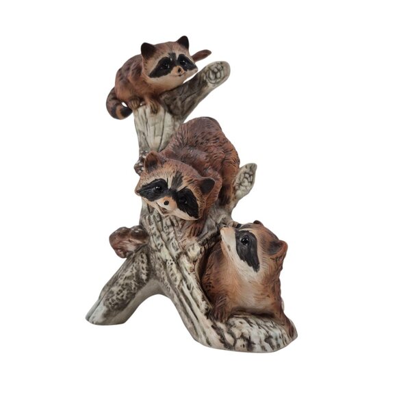 Masterpiece By Homco 3 Racoons Climbing a Tree 1246 Porcelain Figurine 1978 - Picture 6 of 10